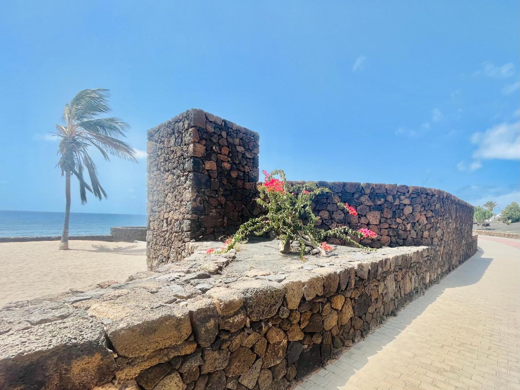 Trinity House En Playa Bastian Villa Costa Teguise Exteriör bild